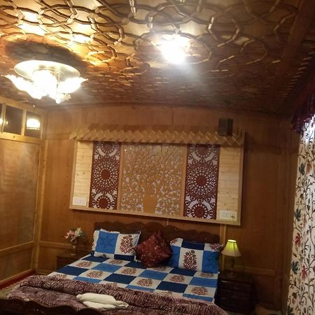 House Boat New Manora Bed & Breakfast Srīnagar Exterior foto