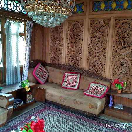 House Boat New Manora Bed & Breakfast Srīnagar Exterior foto