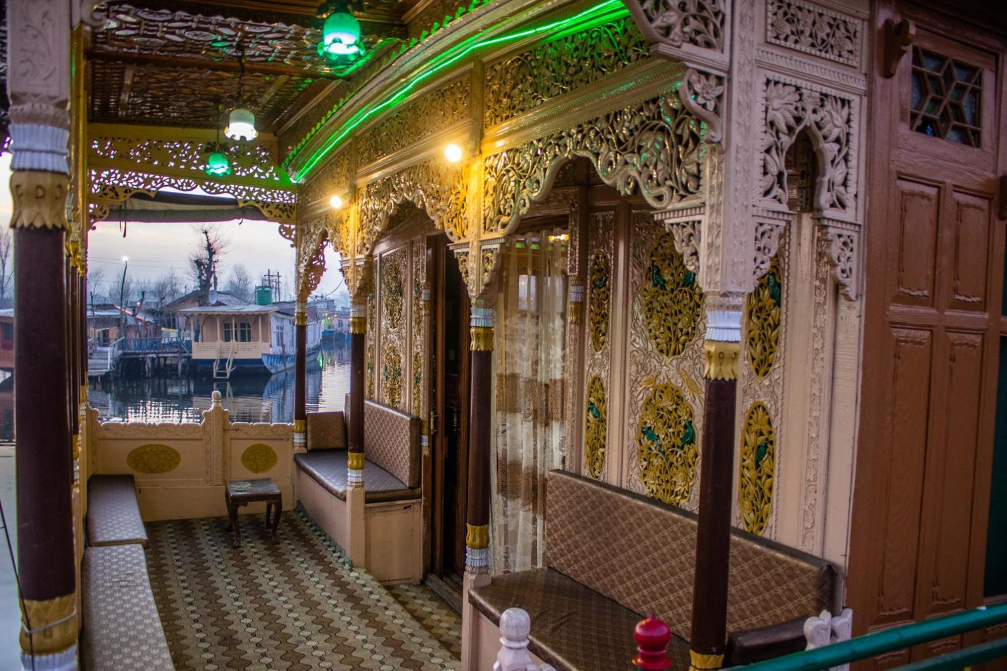House Boat New Manora Bed & Breakfast Srīnagar Exterior foto