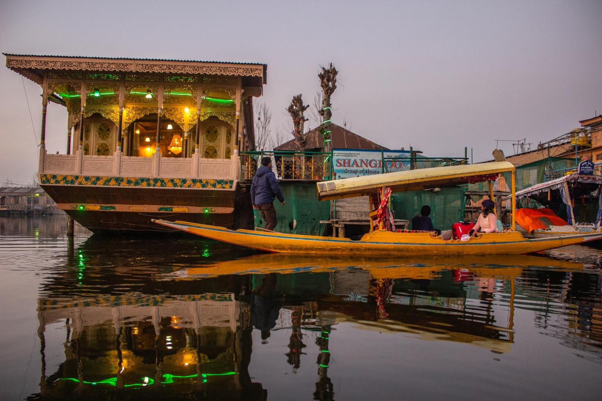 House Boat New Manora Bed & Breakfast Srīnagar Exterior foto
