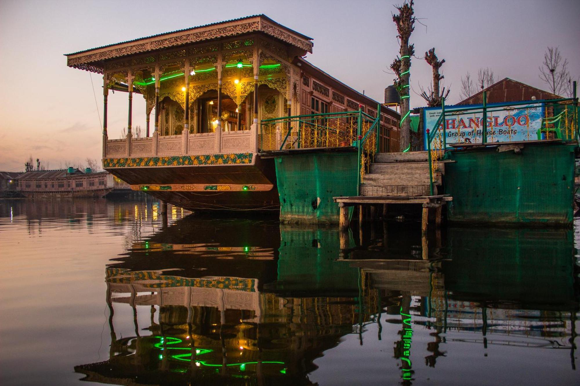 House Boat New Manora Bed & Breakfast Srīnagar Exterior foto
