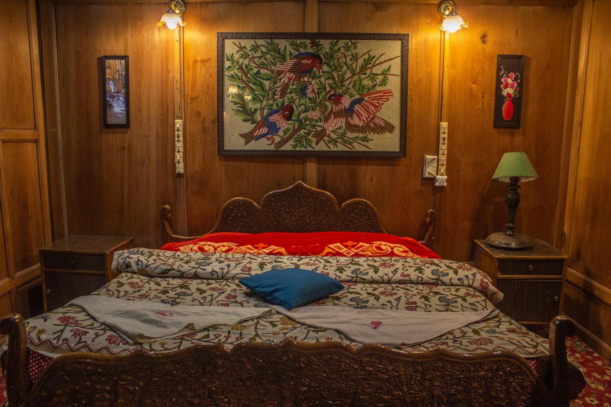 House Boat New Manora Bed & Breakfast Srīnagar Exterior foto