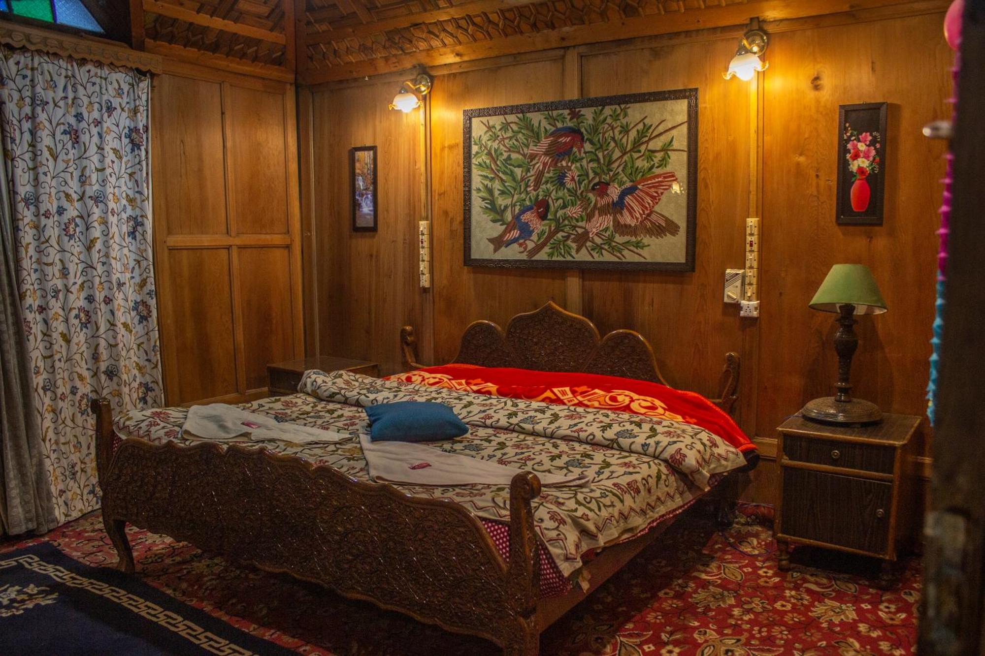 House Boat New Manora Bed & Breakfast Srīnagar Exterior foto