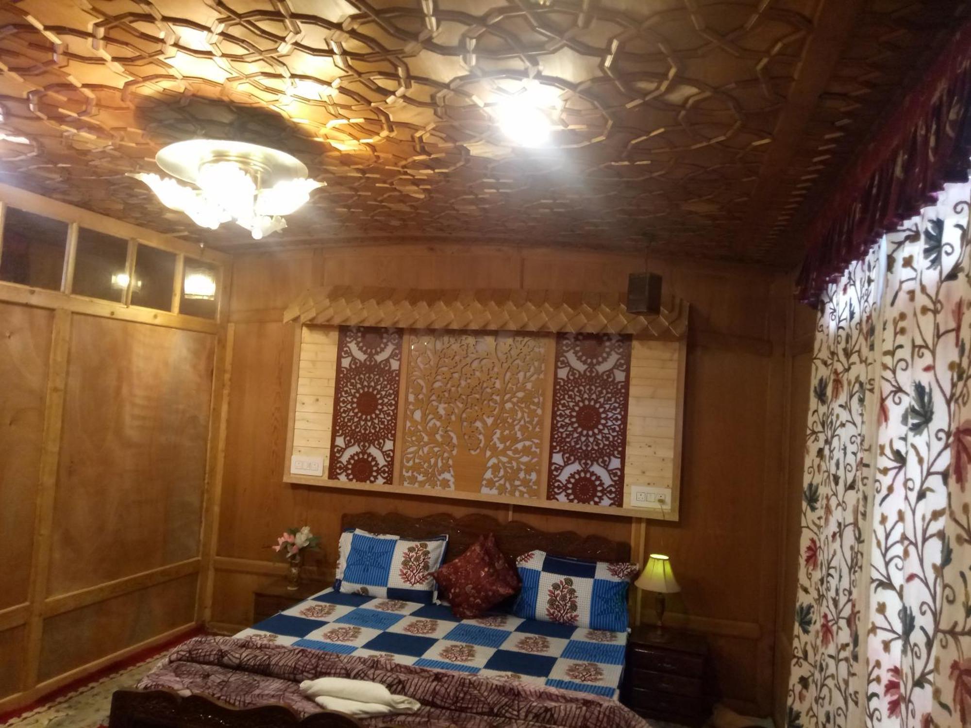 House Boat New Manora Bed & Breakfast Srīnagar Exterior foto