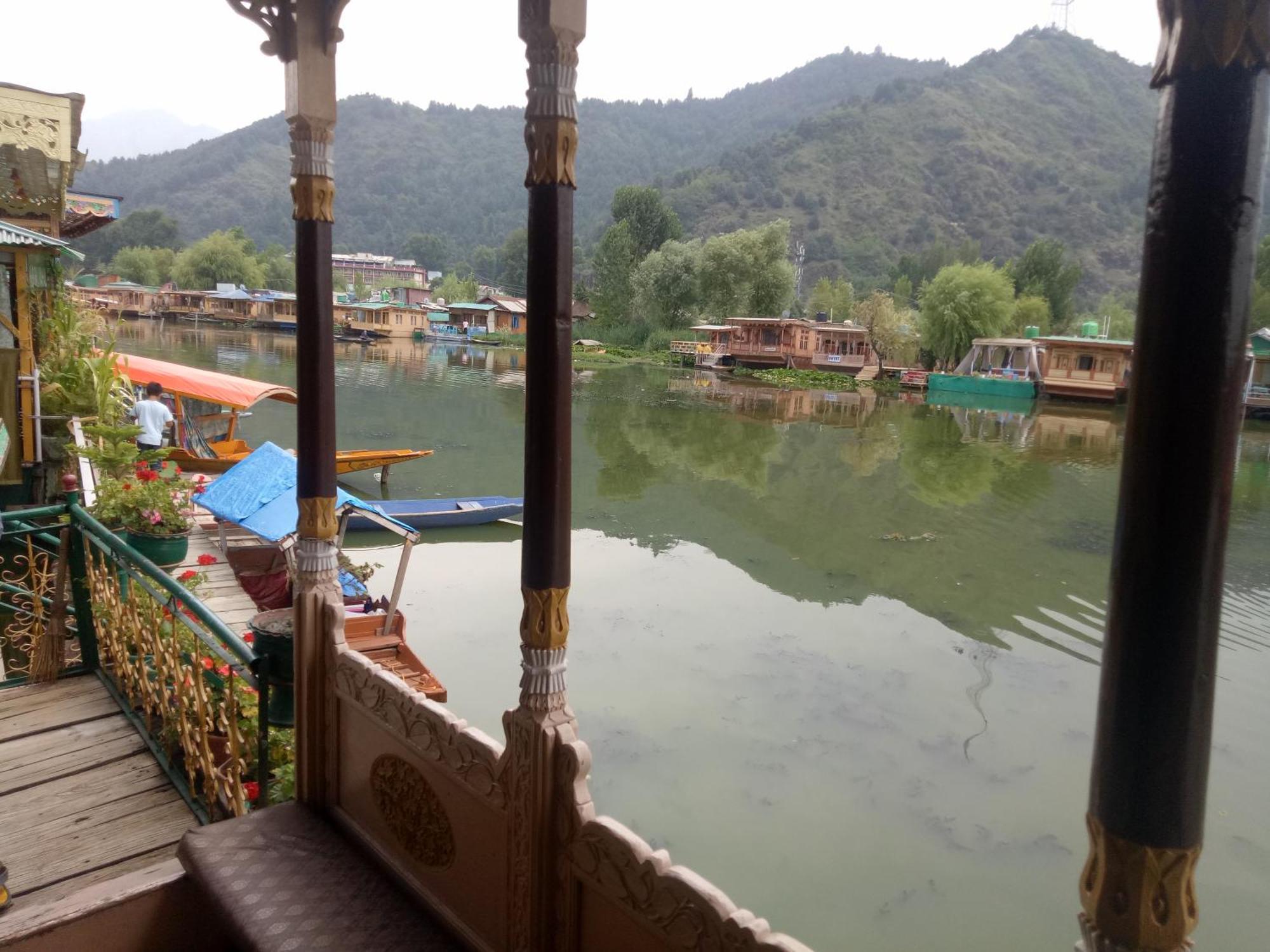 House Boat New Manora Bed & Breakfast Srīnagar Exterior foto
