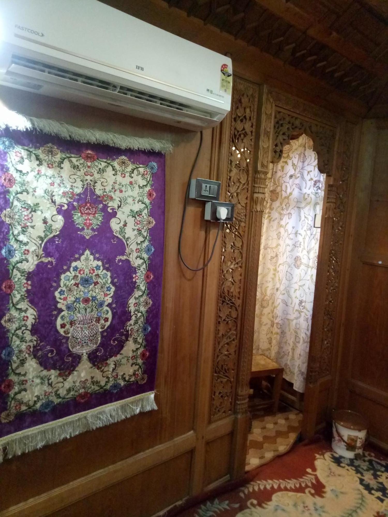 House Boat New Manora Bed & Breakfast Srīnagar Exterior foto