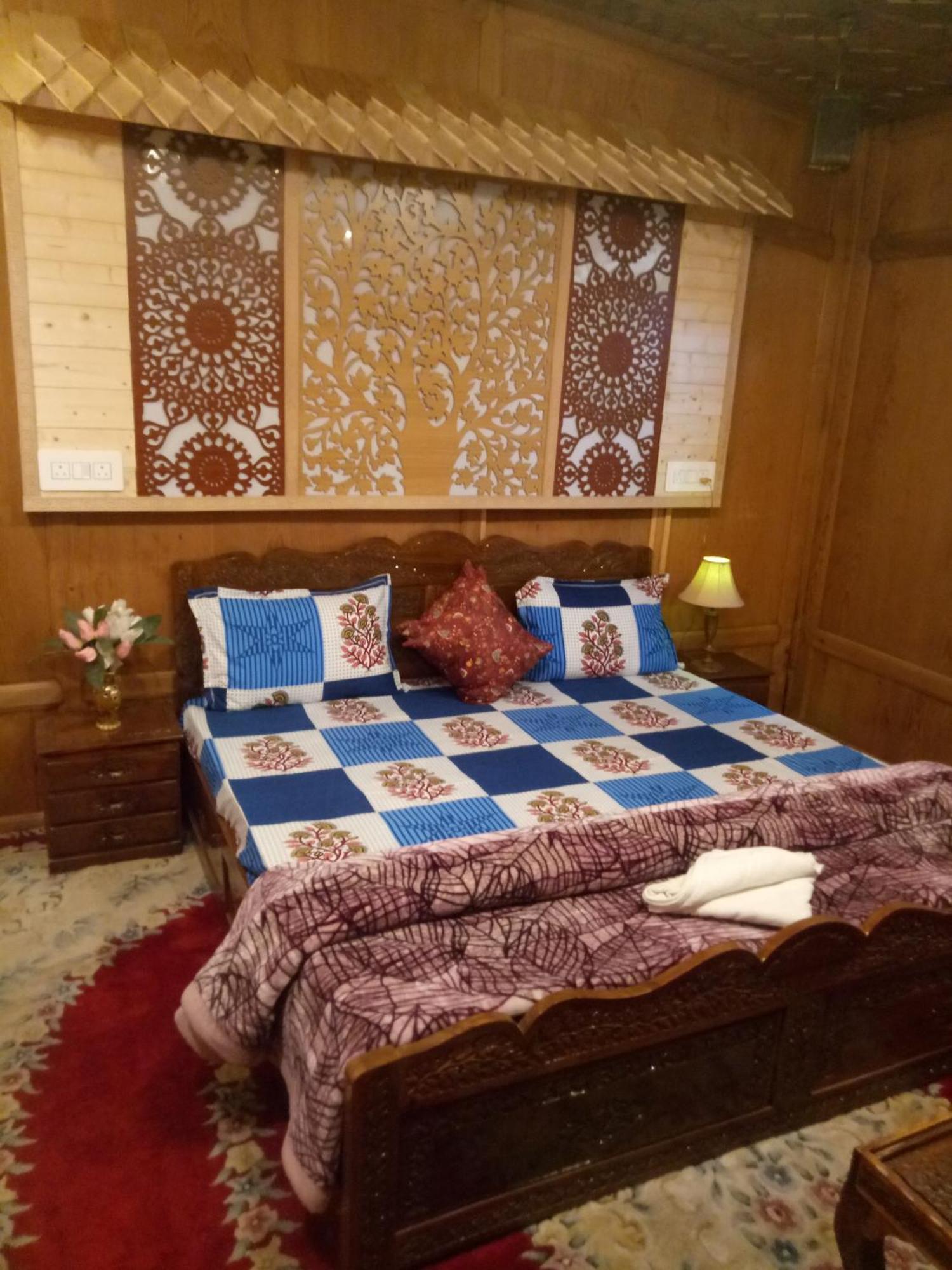 House Boat New Manora Bed & Breakfast Srīnagar Exterior foto