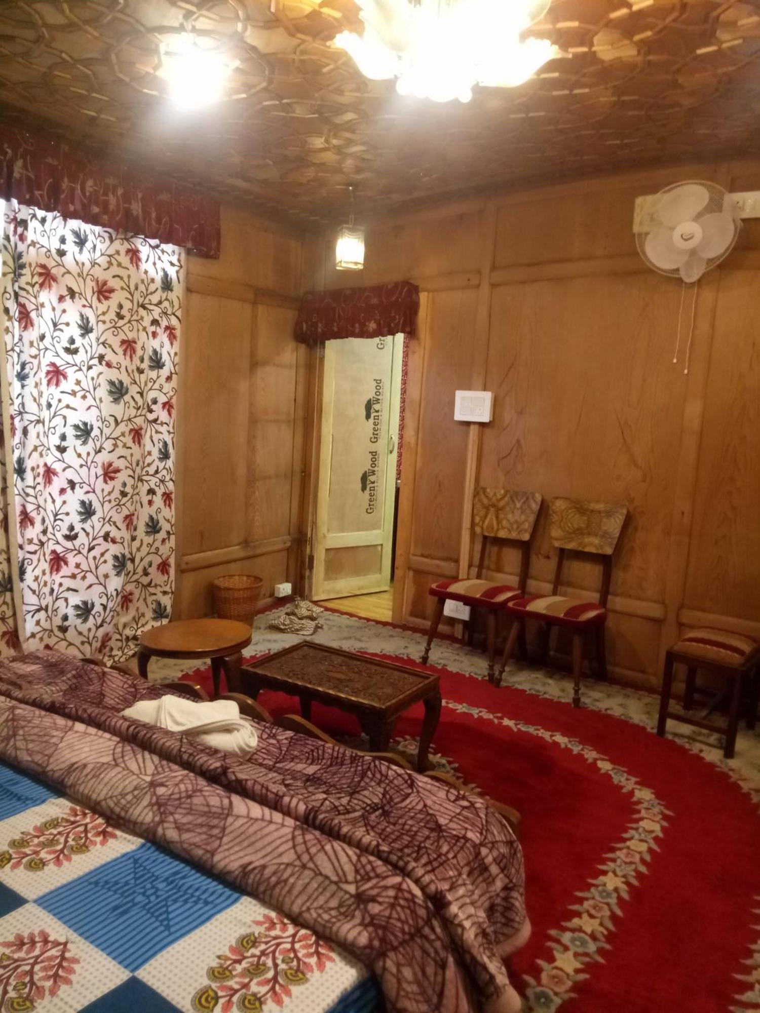House Boat New Manora Bed & Breakfast Srīnagar Exterior foto