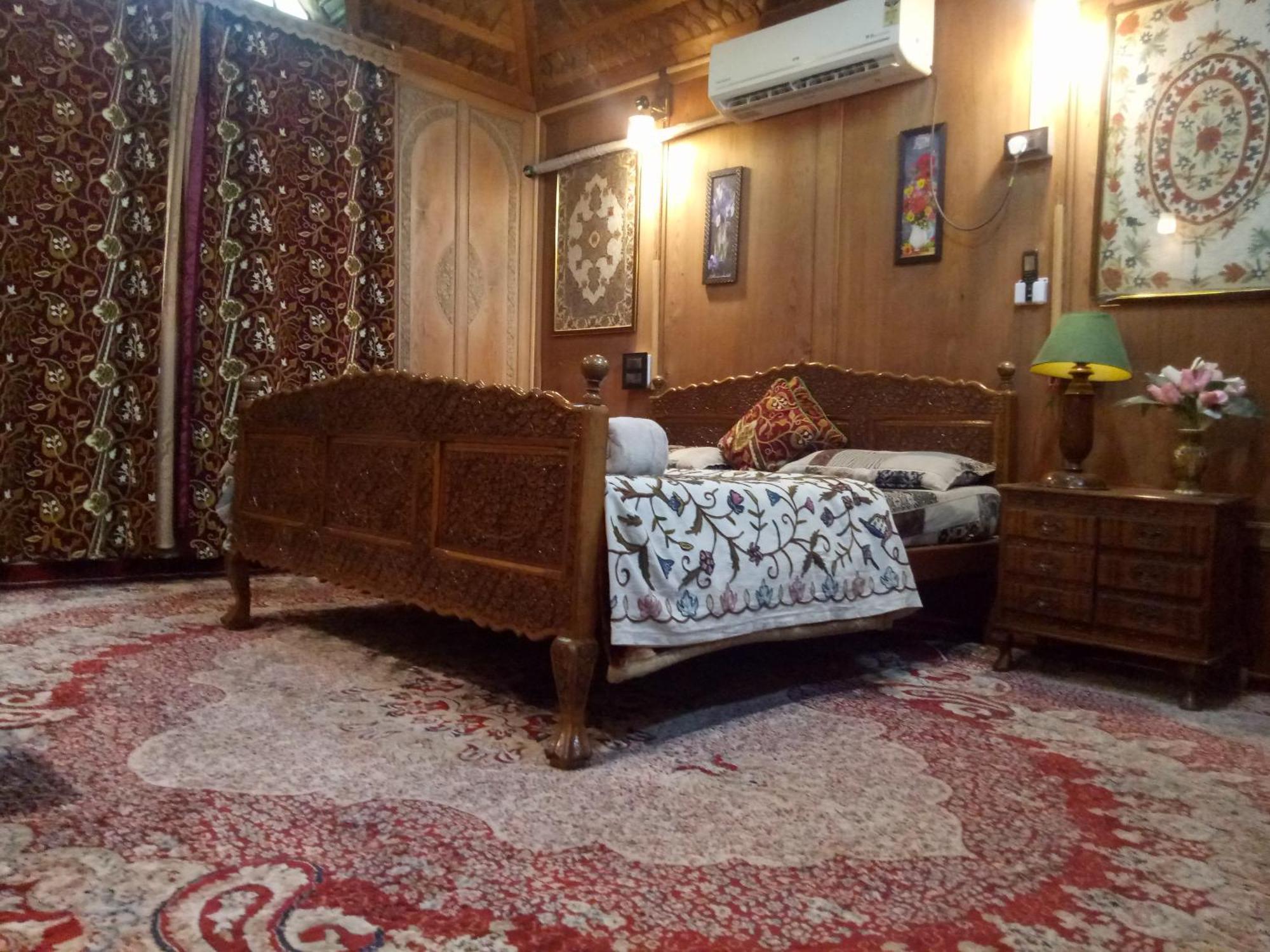 House Boat New Manora Bed & Breakfast Srīnagar Exterior foto