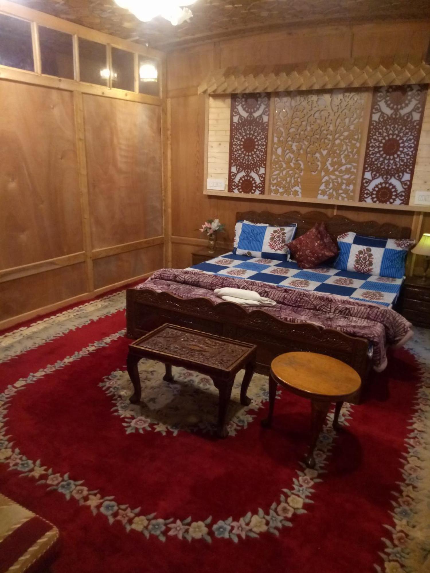 House Boat New Manora Bed & Breakfast Srīnagar Exterior foto