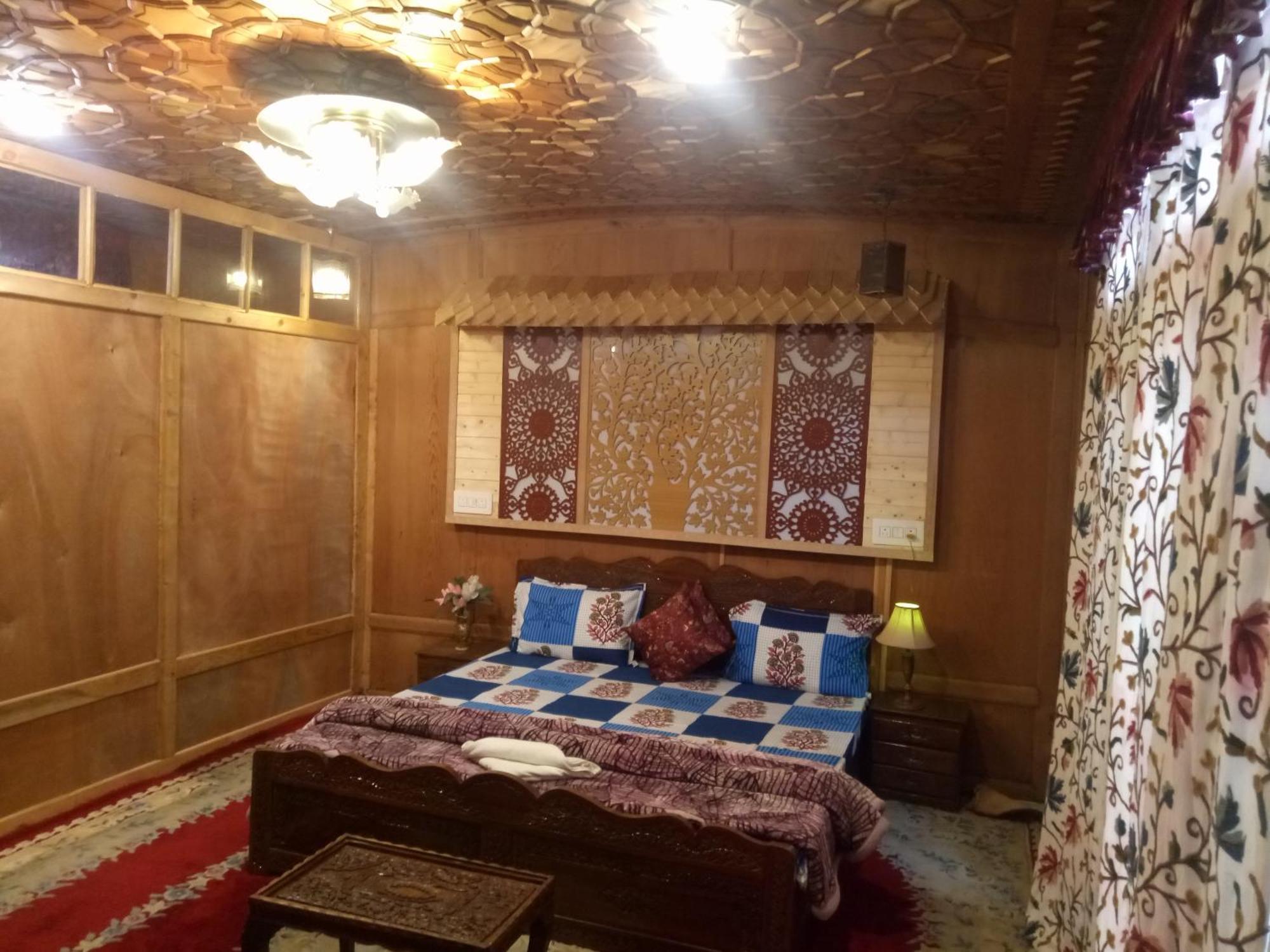 House Boat New Manora Bed & Breakfast Srīnagar Exterior foto