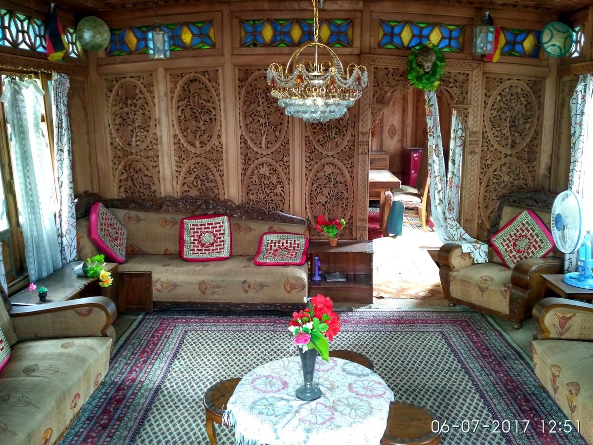 House Boat New Manora Bed & Breakfast Srīnagar Exterior foto