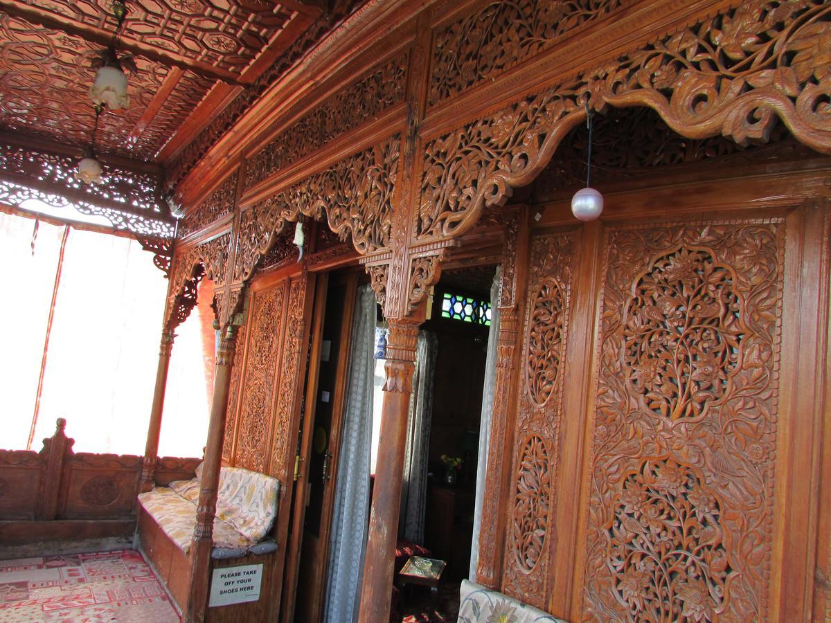 House Boat New Manora Bed & Breakfast Srīnagar Exterior foto