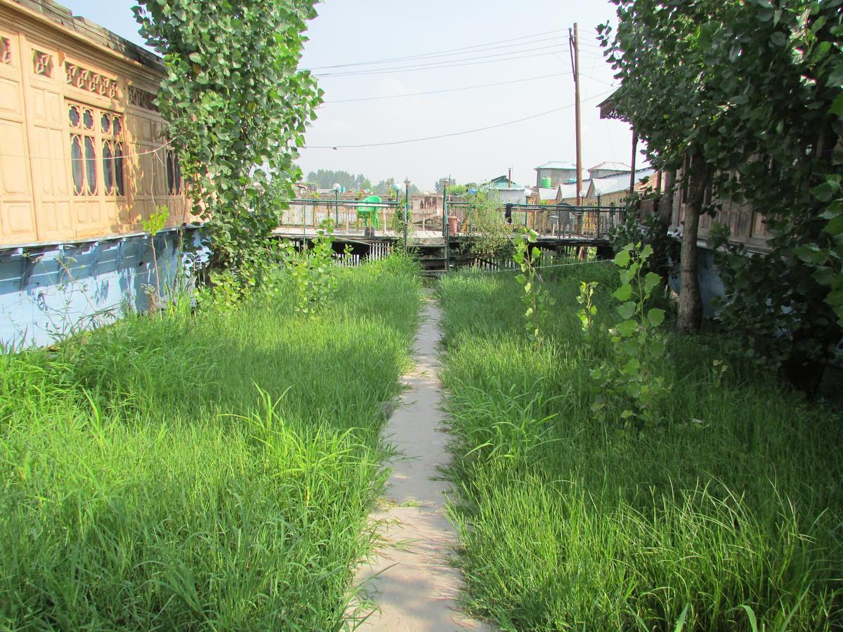 House Boat New Manora Bed & Breakfast Srīnagar Exterior foto
