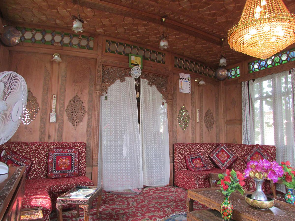 House Boat New Manora Bed & Breakfast Srīnagar Exterior foto
