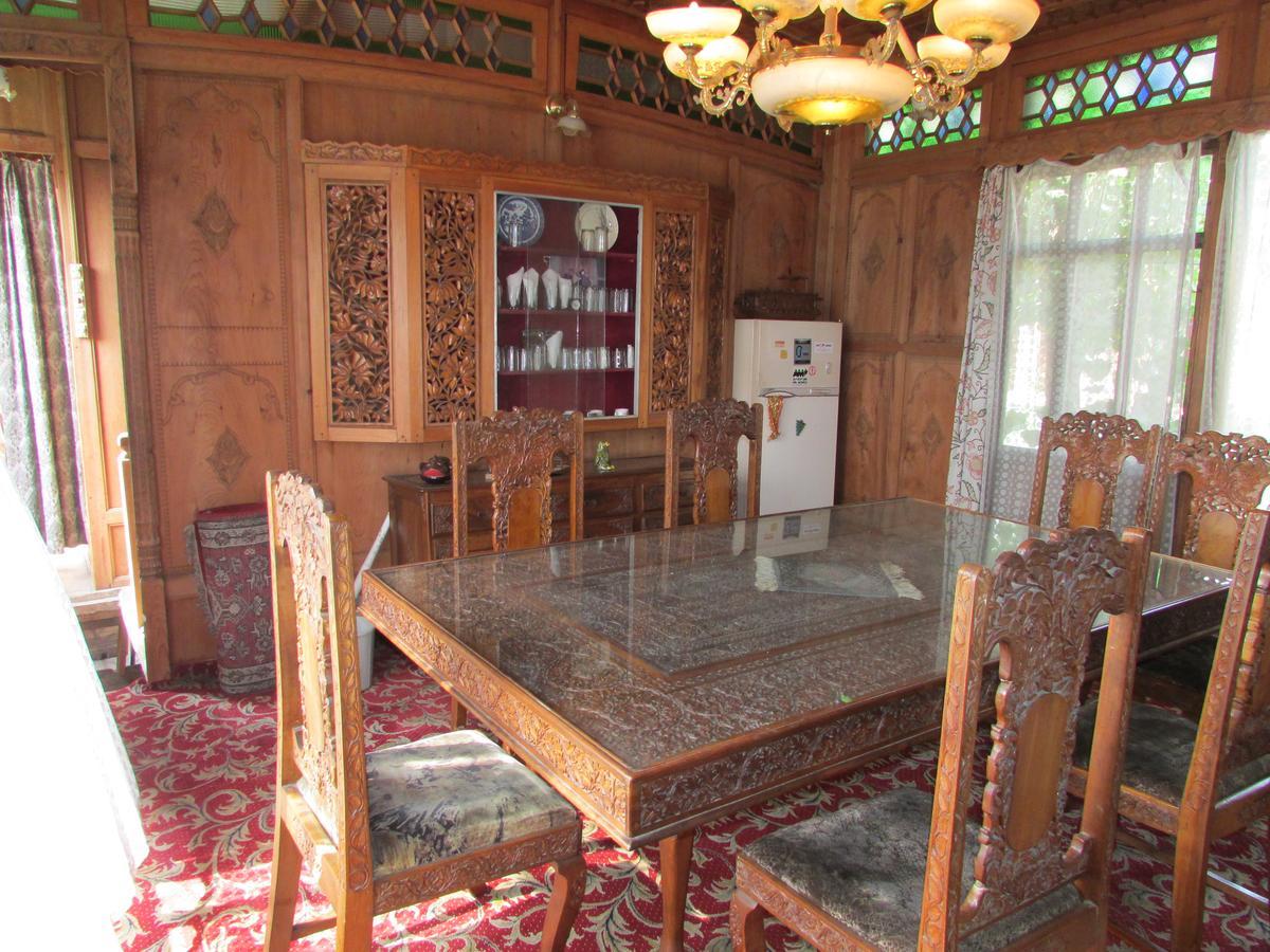 House Boat New Manora Bed & Breakfast Srīnagar Exterior foto