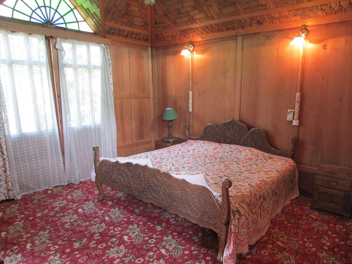 House Boat New Manora Bed & Breakfast Srīnagar Exterior foto