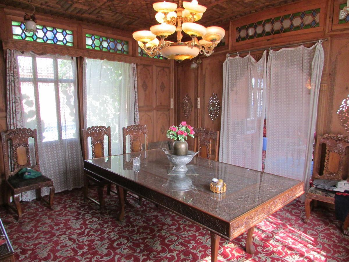 House Boat New Manora Bed & Breakfast Srīnagar Exterior foto