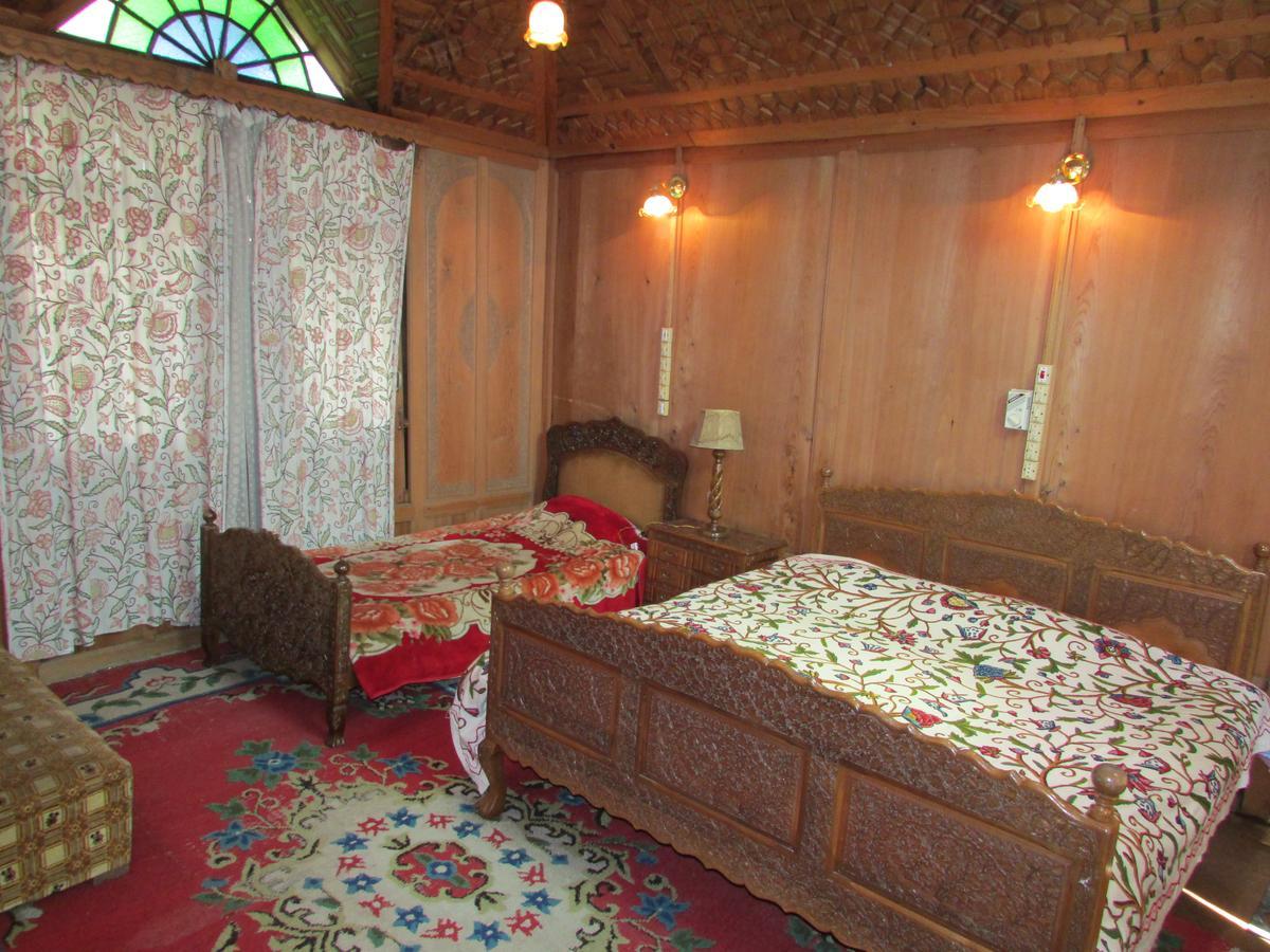 House Boat New Manora Bed & Breakfast Srīnagar Exterior foto