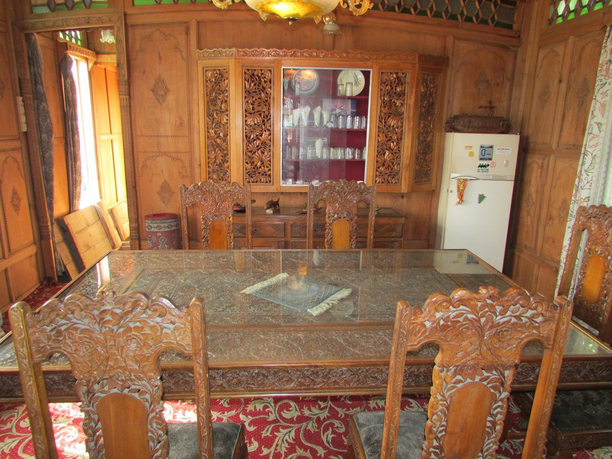 House Boat New Manora Bed & Breakfast Srīnagar Exterior foto