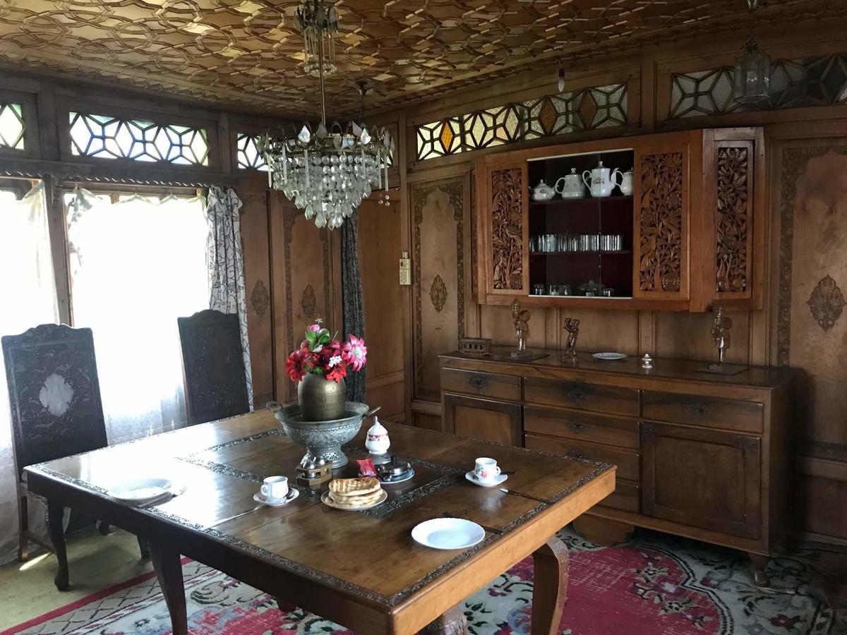 House Boat New Manora Bed & Breakfast Srīnagar Exterior foto